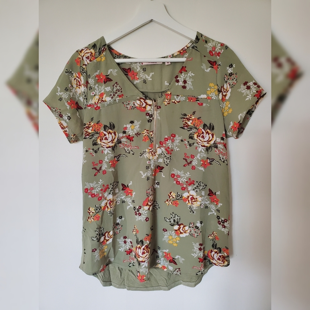 🏵 Floral Blouse with Zipper Like New- M